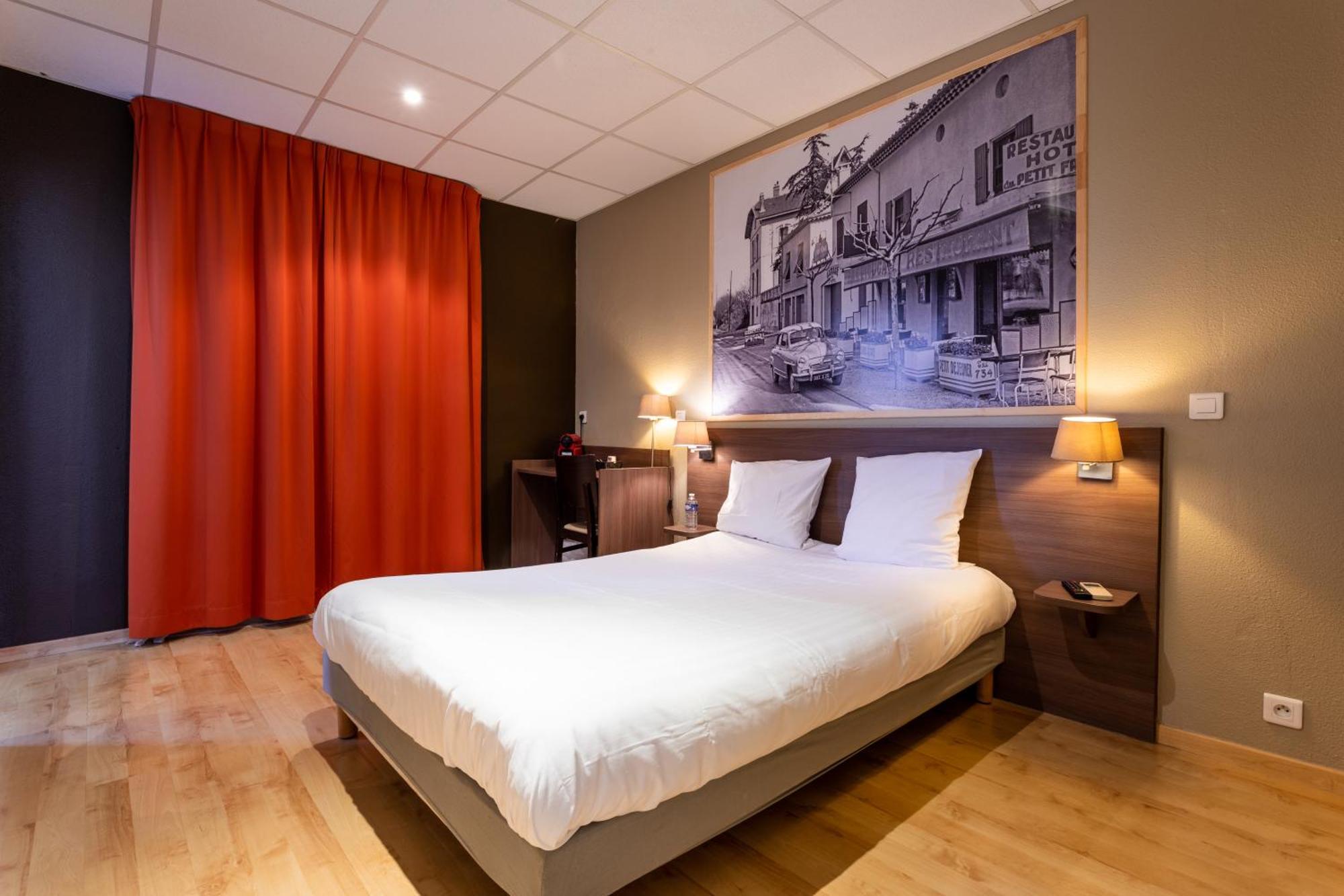 Logis Hotels Et Restaurant La Pause Rn7 La Coucourde ภายนอก รูปภาพ