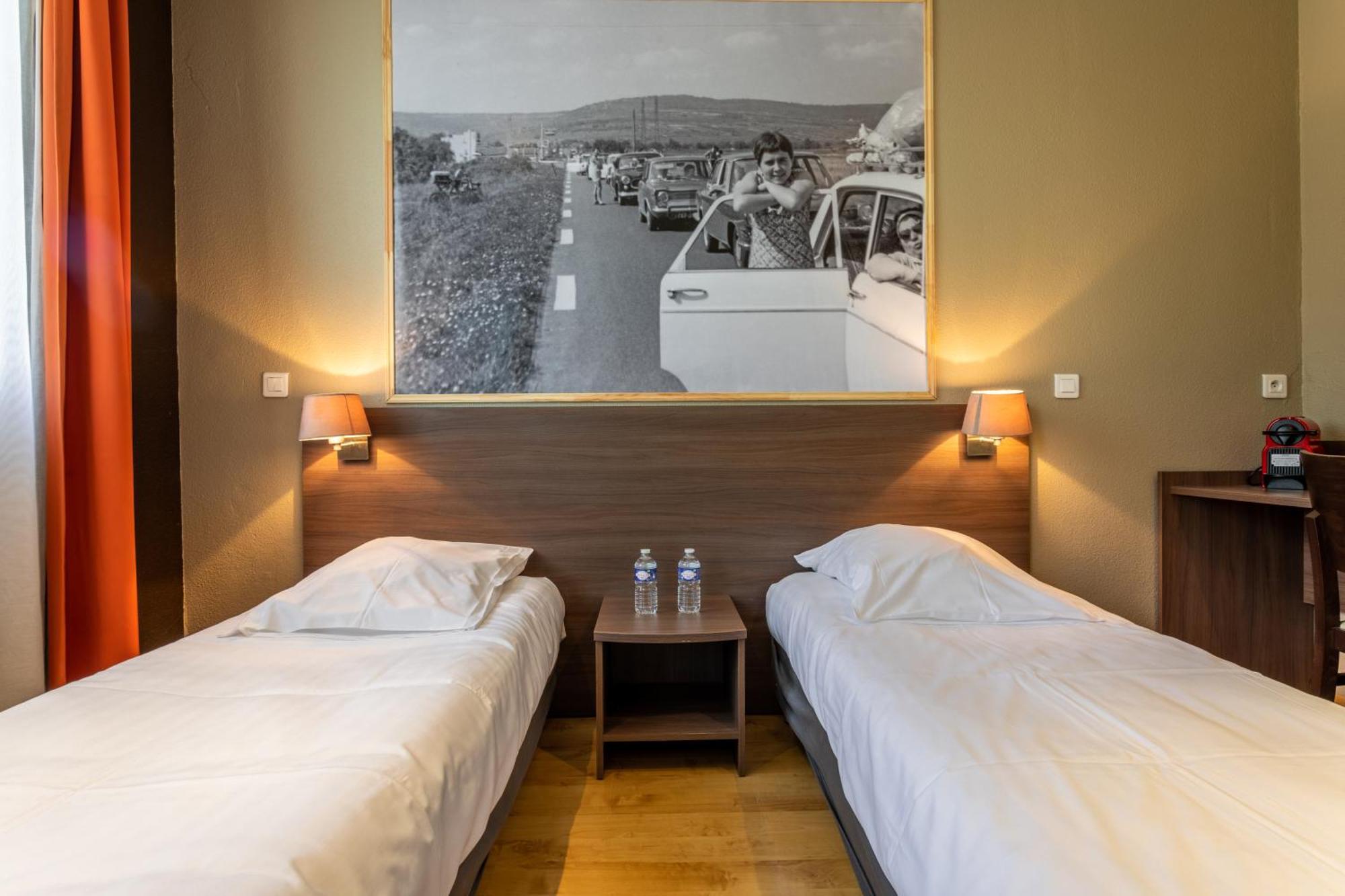 Logis Hotels Et Restaurant La Pause Rn7 La Coucourde ภายนอก รูปภาพ