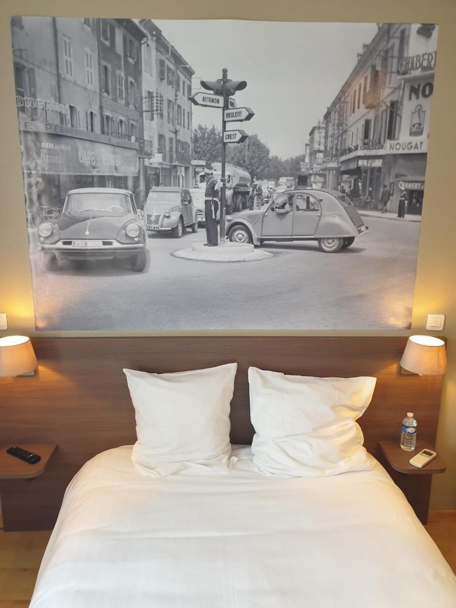 Logis Hotels Et Restaurant La Pause Rn7 La Coucourde ภายนอก รูปภาพ