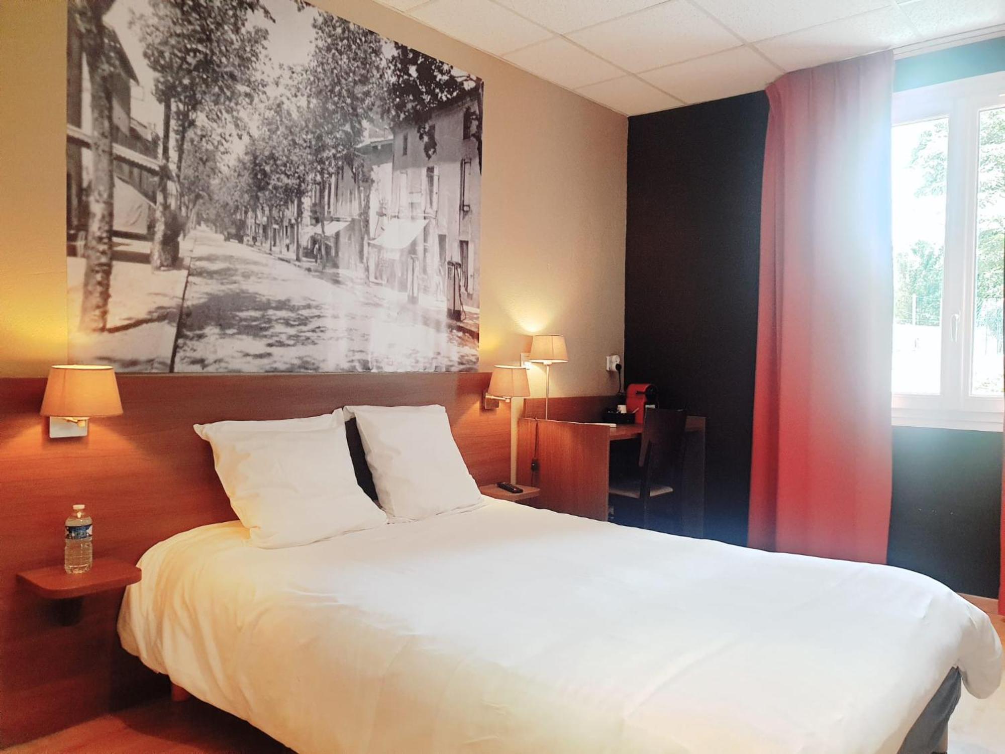 Logis Hotels Et Restaurant La Pause Rn7 La Coucourde ภายนอก รูปภาพ